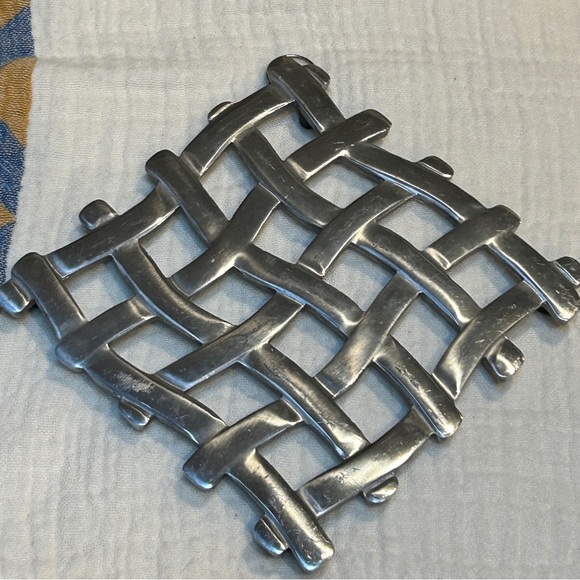 1980s Vintage Stainless Steel Silver Woven Metal Trivet Easy Hang Small Space - Picture 15 of 16